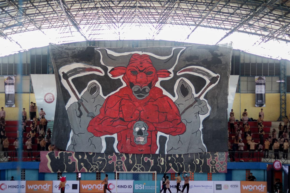 All Out! Ribuan Ultras Smara Banjiri Tribun GOR Futsal Unesa Surabaya